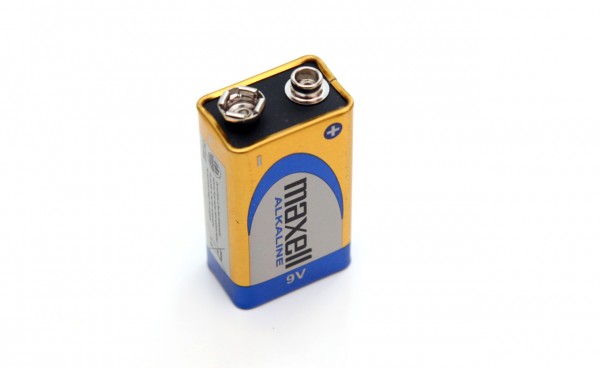 9v-maxell-alkaline-battery